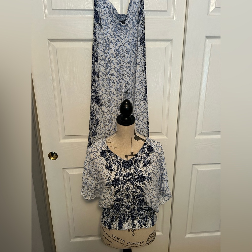 Two Piece Set Blue and White Floral Women's Top and Pants